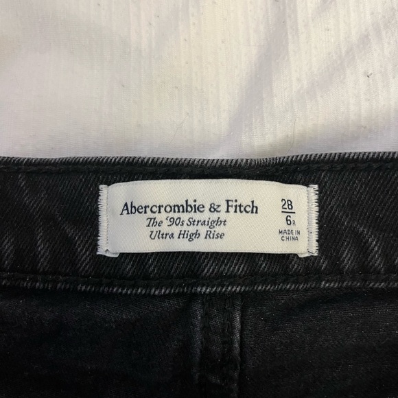 Abercrombie & Fitch The 90’s Straight Ultra High Rise Straight Jean - Picture 6 of 6
